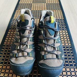 Salomon women hiking shoes size 8.5